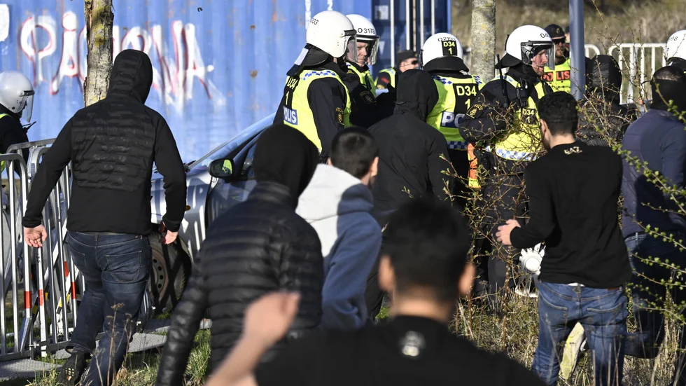 Sex män döms döms för upploppen på påskafton vid Skånegården i utkanten av Malmö i fjol. Arkivbild.