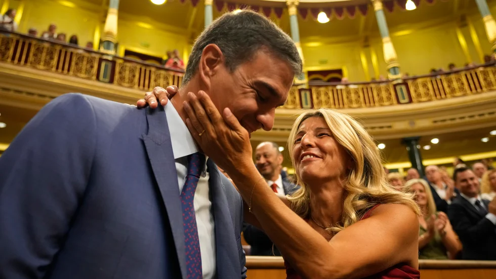 Spaniens tillförordnade premiärminister Pedro Sánchez, socialdemokratiska PSOE:s partiledare, och arbetsminister Yolanda Díaz, ledare för vänsteralliansen Sumar.