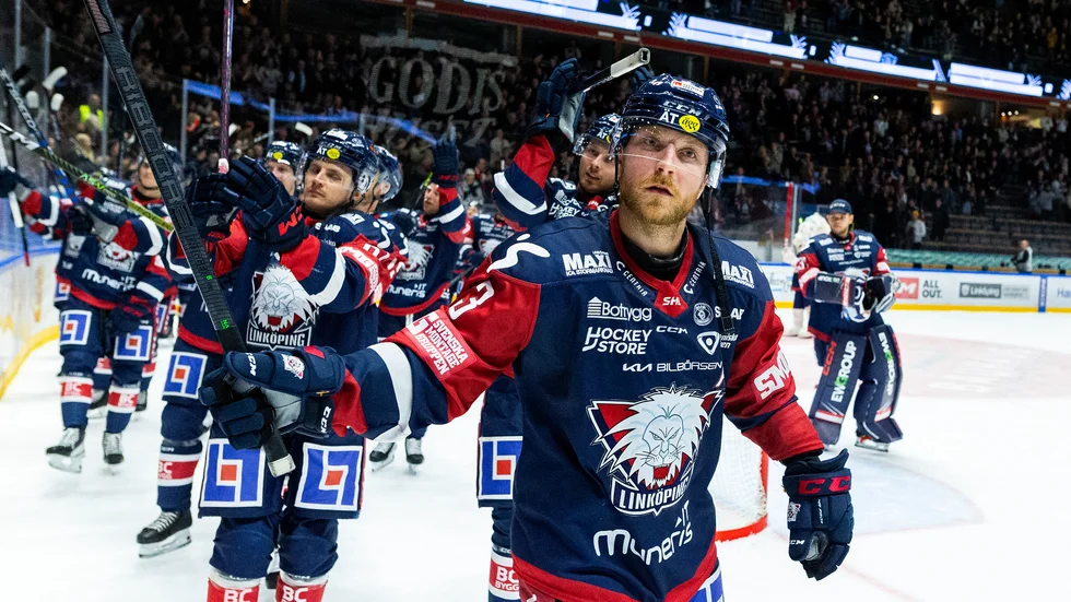 Linus Hultström jublar.