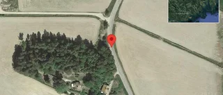 Fallna träd skapar problem i trafiken på väg 867