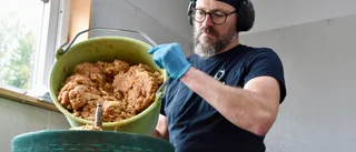 På Envalla gård gör Carl och Anna-Karin must av dina äpplen