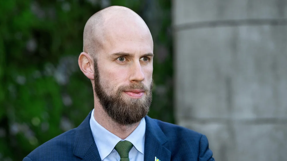 Carl-Oskar Bohlin (M), minister för civilt försvar, har varit sällsynt tydlig med Sveriges hotbild.