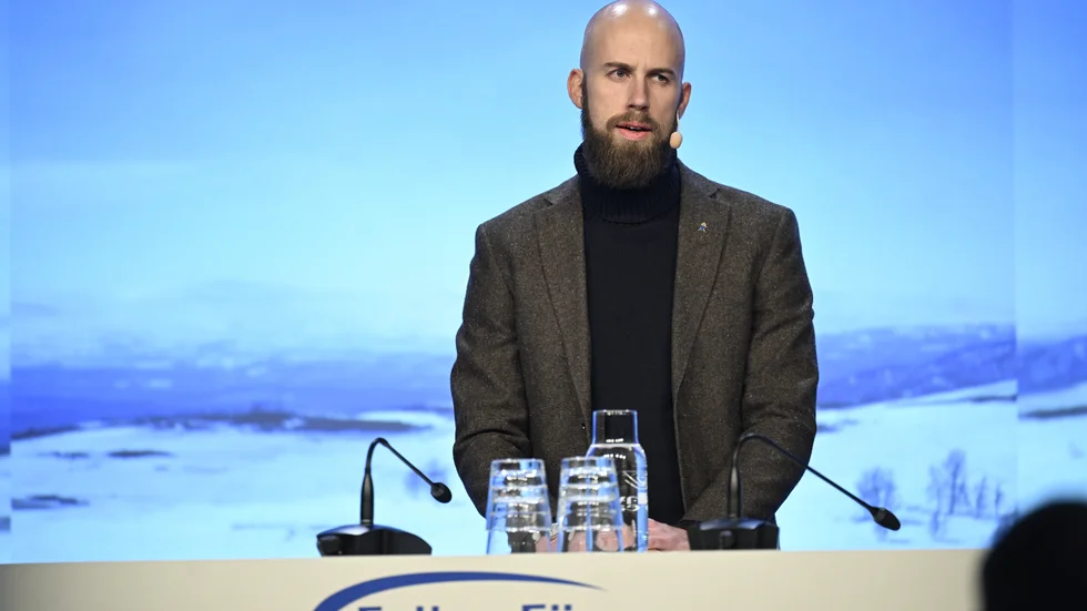 Carl-Oskar Bohlin (M) minister för civilt försvar, talar om Att skapa samhällelig motsåndskraft kan inte vänta, på Folk och Försvars rikskonferens i Sälen. Men några resurser att skapa motståndskraft földe inte med.