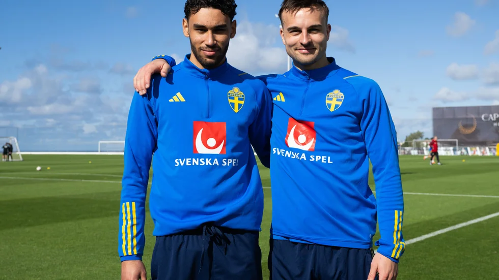 Joakim Persson och  Henrik Castegren på lägret på Cypern.