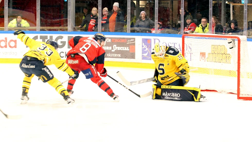 Robin Carlsson hade en riktigt bra chans att göra 1-0 på ett friläge.