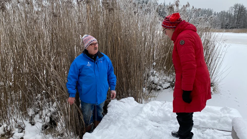 Karin och Jan-Erik undrar om Finspångsbor har sett den flytande ön i Bönnern, innan den "parkerade" vid sin nuvarande plats.