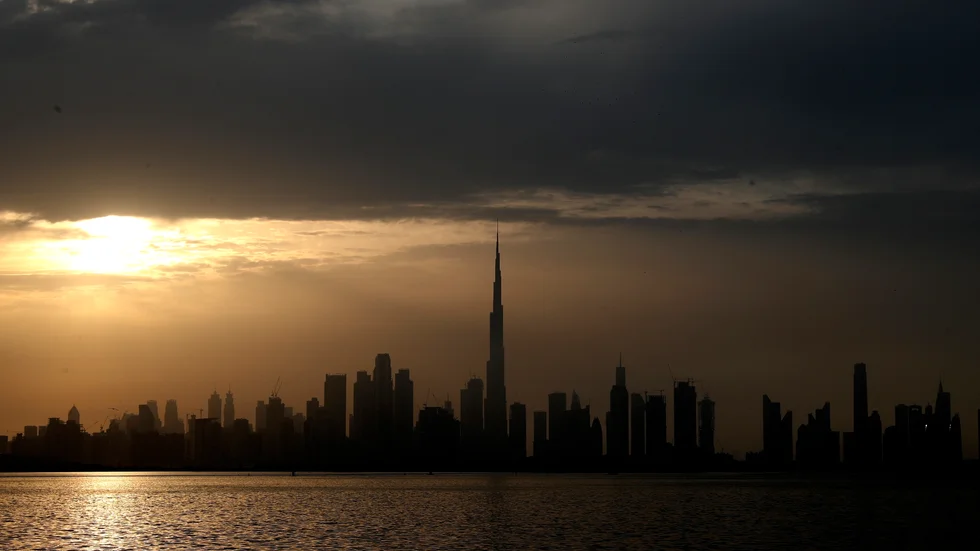 Till det oljedopade Dubai åker världens ledare för att bromsa klimatutsläppen. 