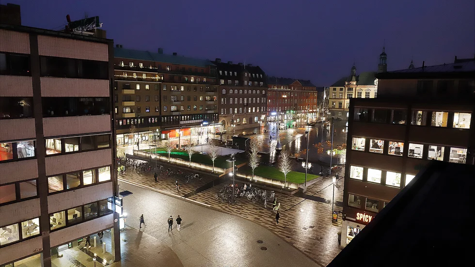 Körningen på Fristadstorget en kväll i augusti slutade med att mopeden togs i beslag och föraren misstänktes för brott.