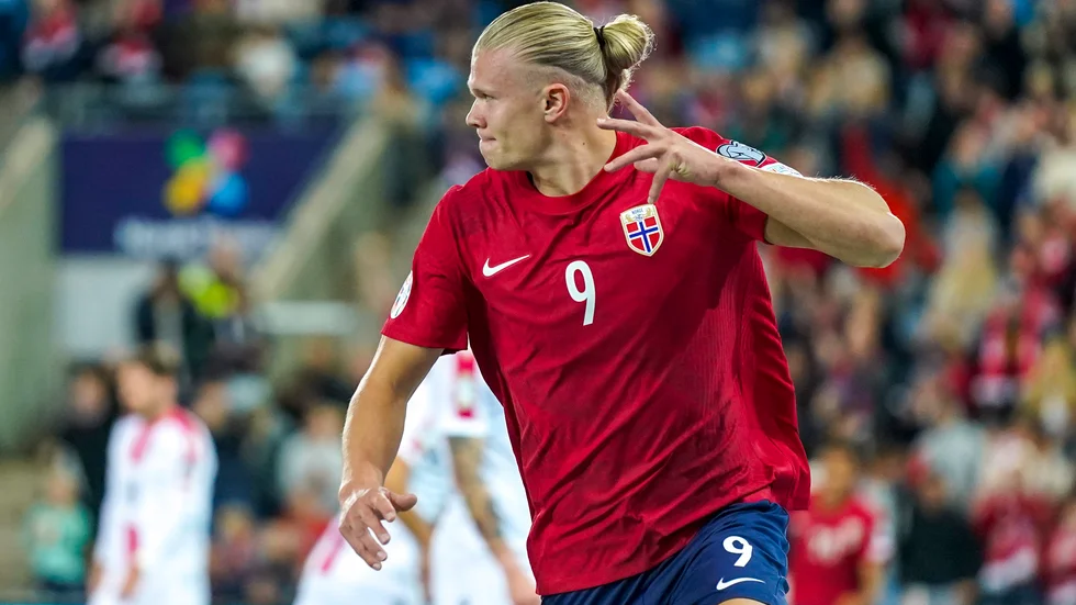 Superstjärnan Erling Haaland är på väg mot målrekord i landslaget och har nu gjort 25 mål på 26 matcher.