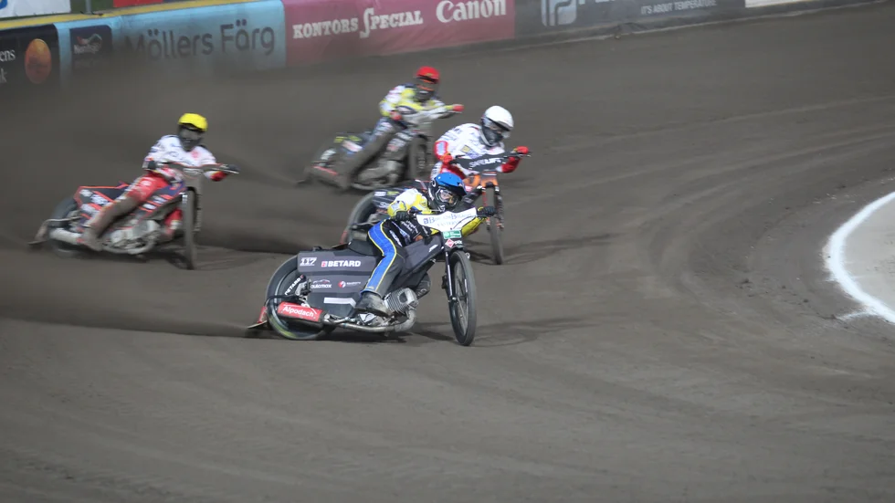 Gleb Chugunov och hans lagkamrater i Västervik har tagit sig till Hallstavik för den andra semifinalen.
