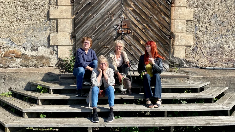 Konstnärerna Christina Lindblom, IngerLinnea Carlsson, Kaarin Bonde Jensen och konstutvecklaren Lina Karjel laddar upp inför helgens konstrunda.