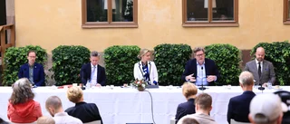 Gängen och borgerliga politiker jagar pengar