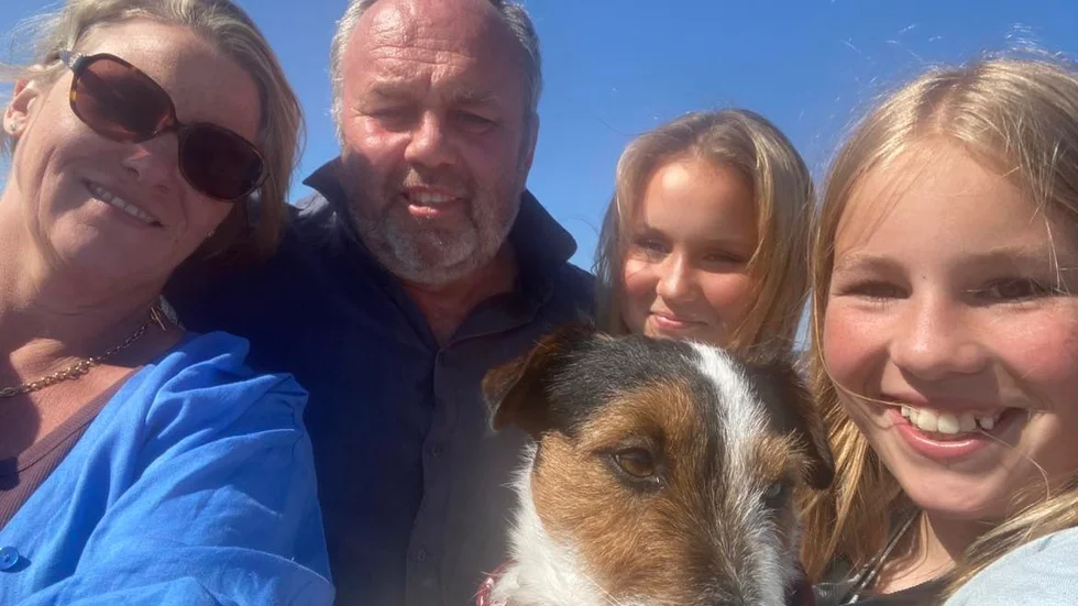 Karolina Pettersson med familj känner sig lättade efter att hunden Eddie kunde räddas under onsdagskvällen. 