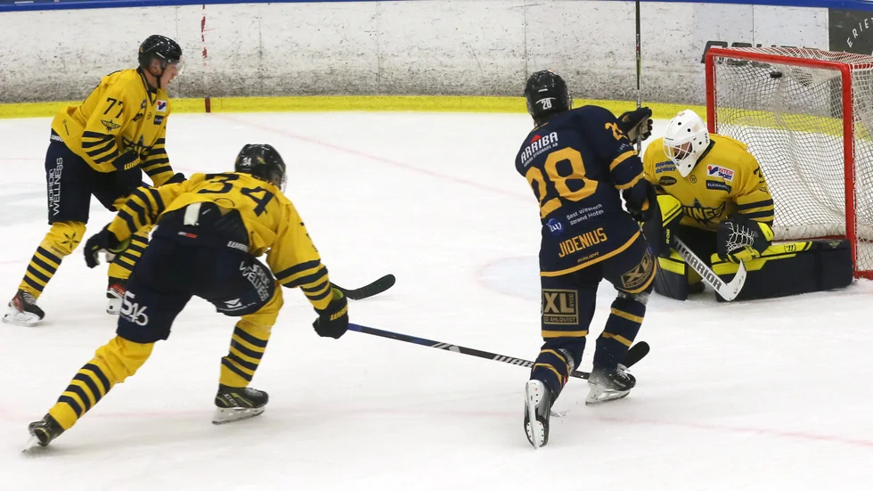 Här fixar Lucas Jidenius bonuspoängen i förlängning.