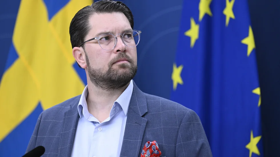 I en intervju i Expressen torgför Sverigedemokraternas partiledare Jimmie Åkesson tanken på att svenska medborgare som inte integrerats i det svenska samhället ska kunna få sitt medborgarskap återkallat. Vår krönikör Jesper Bengtsson ser en rad problem med det. 