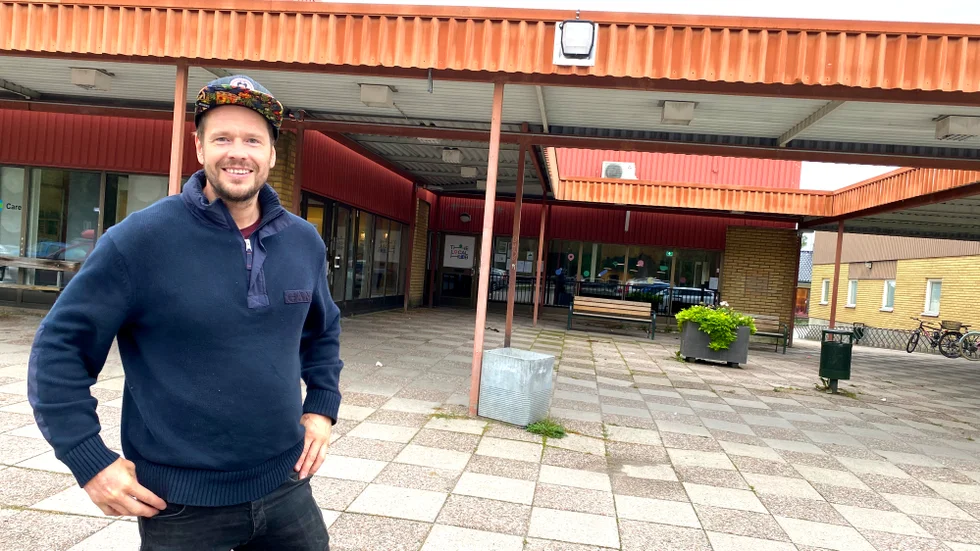Anton Rehnström kallar sig entreprenör och affärsman och har investerat i fastigheterna runt Björklinge centrum med sin kompanjon Tim Fedorov. Med tiden hoppas han på stora förändringar av centrumet. 