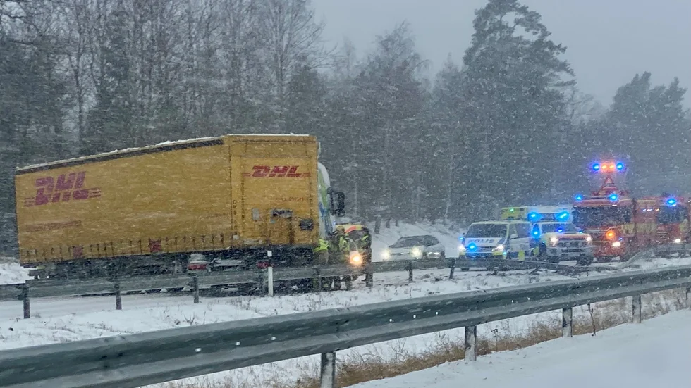 Lastbilsolycka på E18 i Bålsta, Håbo. 