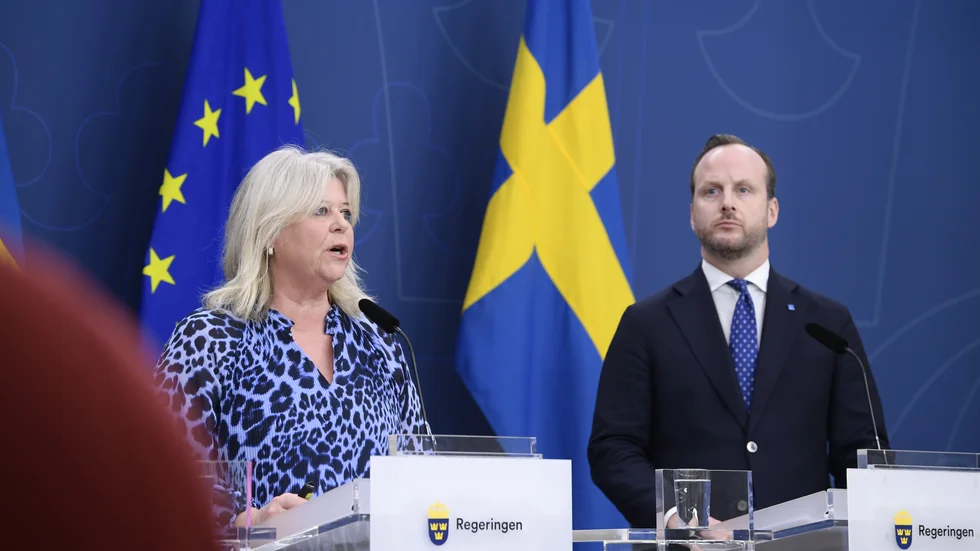 Socialtjänstminister Camilla Waltersson Grönvall (M) och Christian Carlsson (KD) presenterar nya åtgärder för att bryta rekryteringen av barn och unga till kriminella gäng, vid en pressträff.