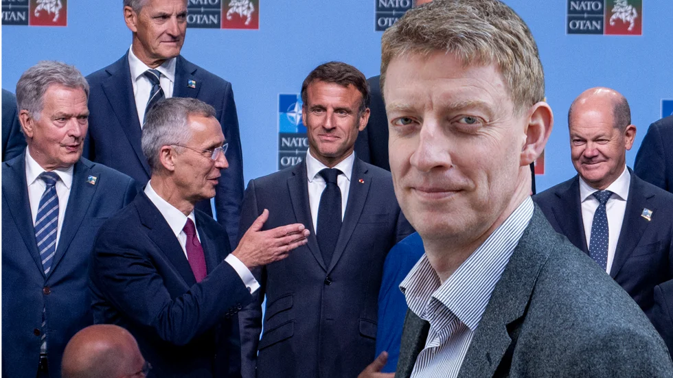 "Ett land som Norge har i decennier bevisat att det går att driva en sammanjämkande politik internationellt även som medlem i försvarsalliansen Nato", skriver författaren och journalisten Jesper Bengtsson i dagens utrikeskrönika. På bilden syns bland andra Norges statsminister Jonas Gahr Støre och Natos generalsekreterare Jens Stoltenberg i samband med Natos toppmöte i Vilnius i juli.