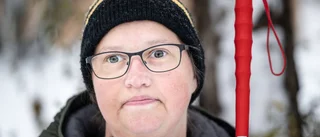 Vem är ansvarig för dövblinda Evelinas framtid?