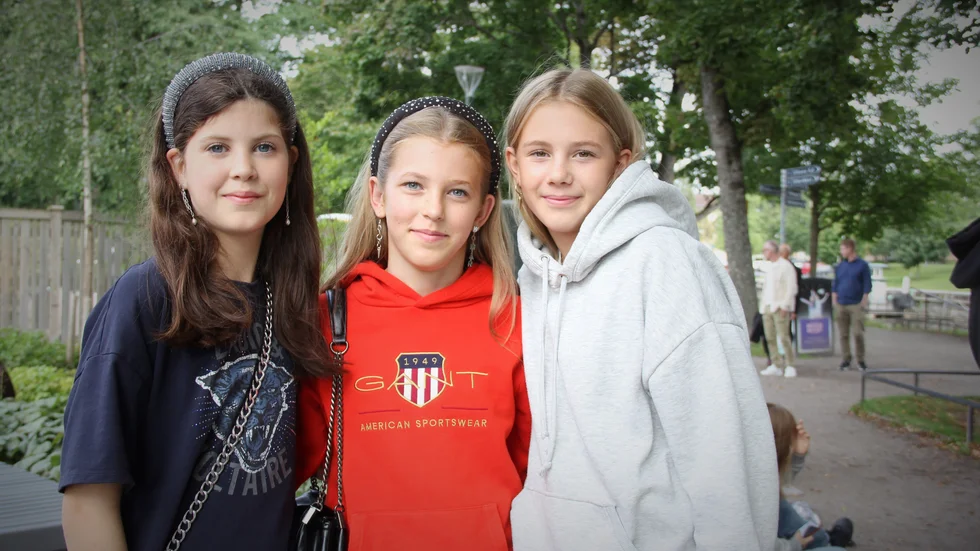 Barbro de Korostenski, 13, Mia Boivie, 13, och Ciara Berg, 12, har lyssnat på Hov1 i flera år.