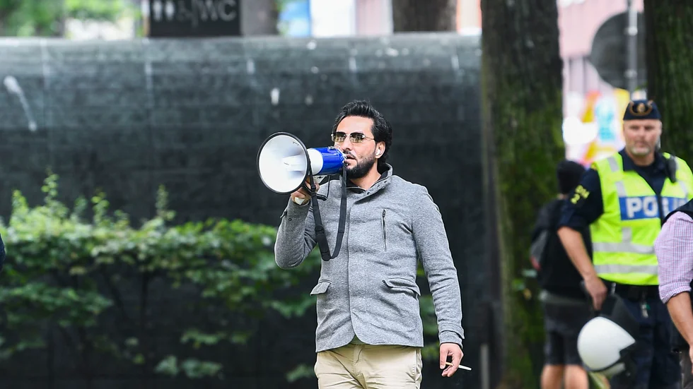 Salwan Momika vid en koranbränning i Stockholm tidigare i år. Arkivbild.