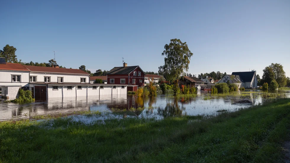 Skyfallen i september 2023 ledde till att Kyrkån i Östervåla svämmade över. Flera privatbostäder fick skador av vattnet.