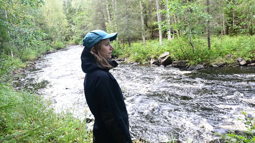 Malin Isaksson jobbar för att miljön i Tallån ska bli livskraftig igen.