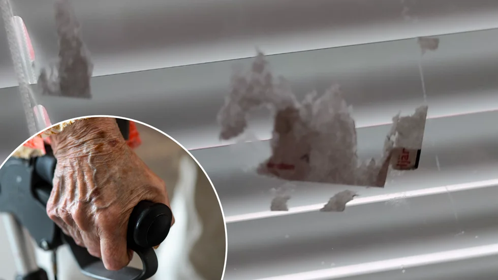 Astrids granne berättar att brevmärkena i vanliga fall ligger i en hög på fönsterbrädan. Nu har någon eller några klistrat upp dem på fönstret.