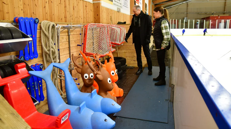 PEK-hallen i Skärplinge. Tv SHK:s ordförande, Henrik Nyström, och vice ordförande och ungdomsansvarige, Katarina Larsson. Verksamheten i SHK blomstrar.