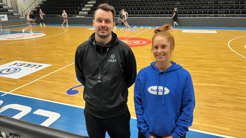 Tayah Burrows och coach Robin Sandberg kom till träningen direkt frå Luleå Airport.