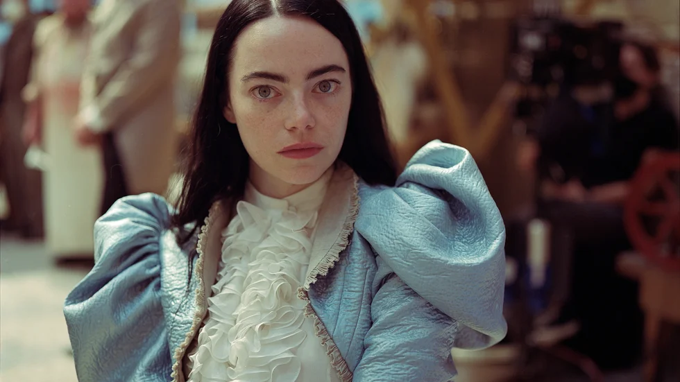 Emma Stone som naturbarnet Bella Baxter i "Poor things". Pressbild.