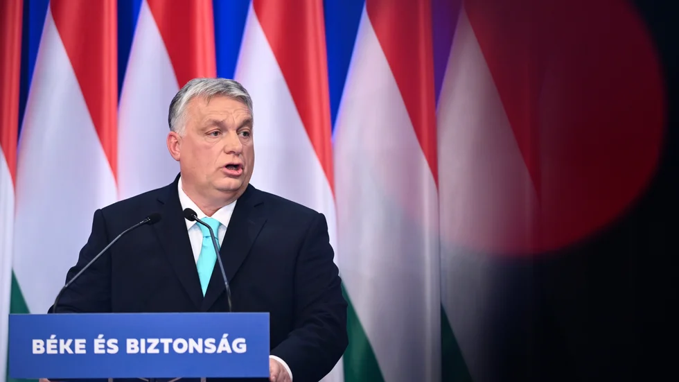 FRED OCH SÄKERHET. Ungerns premiärminister Viktor Órban håller tal under parollen "Fred och säkerhet" - ord som har helt olika laddningar i svensk och ungersk politik.