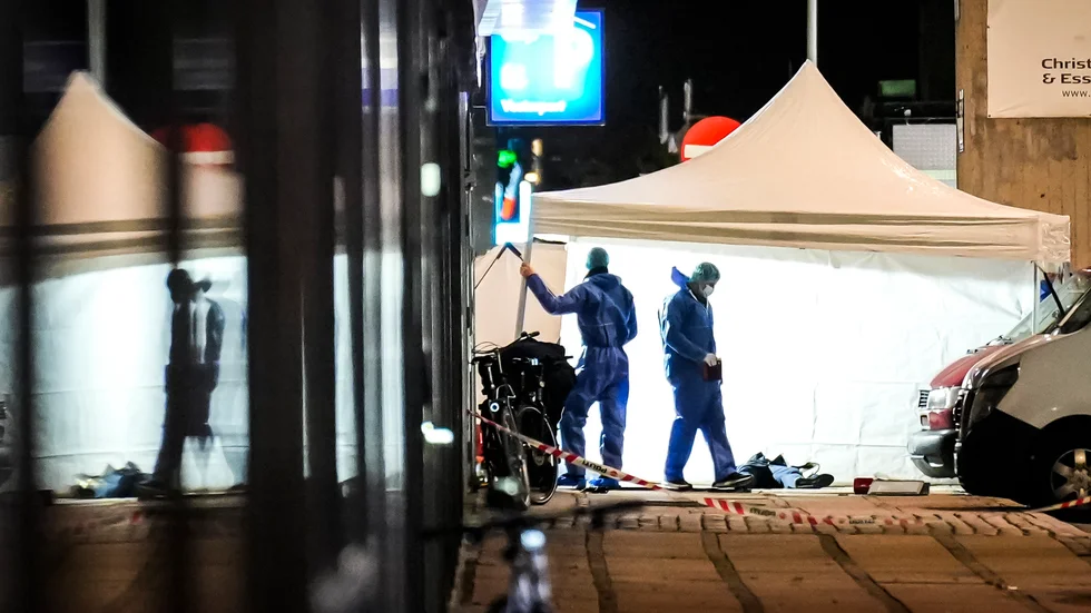 Poliser på plats vid Nyropsgade i Köpenhamn den 19 oktober sedan en 37-årig man skjutits ihjäl. Arkivbild.