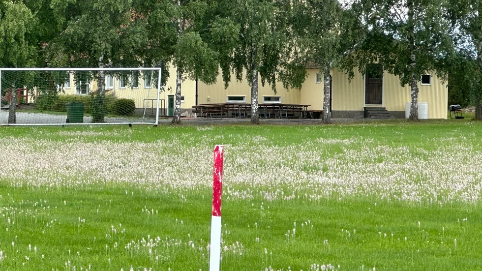 Lötplanen vid Löts bygdegård. Här, söder om Grillby, var våren alltid grönast och tidigast. En pärla i kommunen än idag och toppar listan av nostalgiska skäl.