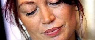 Hon skäms över sin lön