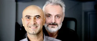 Ayman ser sig som främling i världen