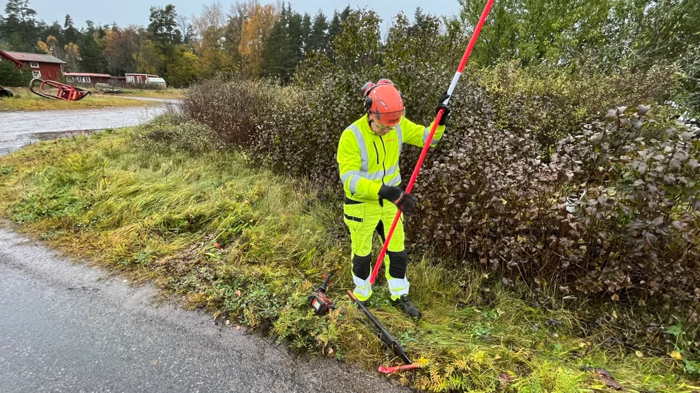 Trasiga vägpinnar. Det är något som Peter Andersson håller koll på i sitt arbete som vägvakt. "Ibland kommer jag på mig själv när jag inte jobbar att jag kollar hur vägpinnarna ser ut", säger han och skrattar.