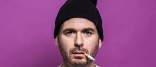 Simon Gärdefors gör stand up på Fåfängan i Nyköping