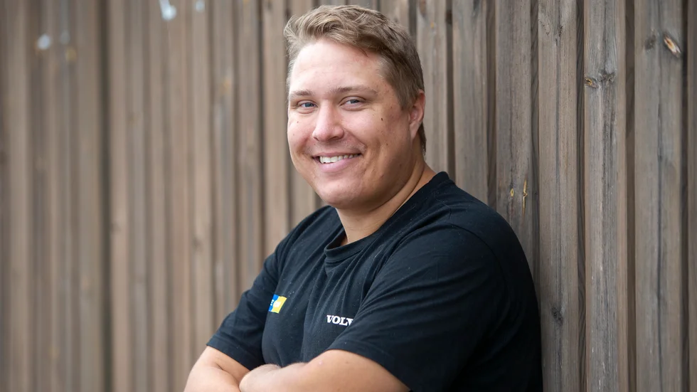 Motalabon Robin Nilsson är hyllad kommentator i V Sport motor där han nu får en av sina drömmar uppfyllda, att kommentera Formel 1. Under torsdagen inleds årets försäsongstester i Bahrain.