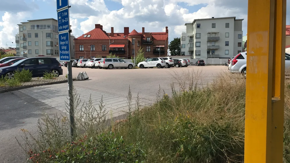 Den triangelformade parkeringen intill kvarteret Smörblomman kan komma att bebyggas med bostäder framöver.