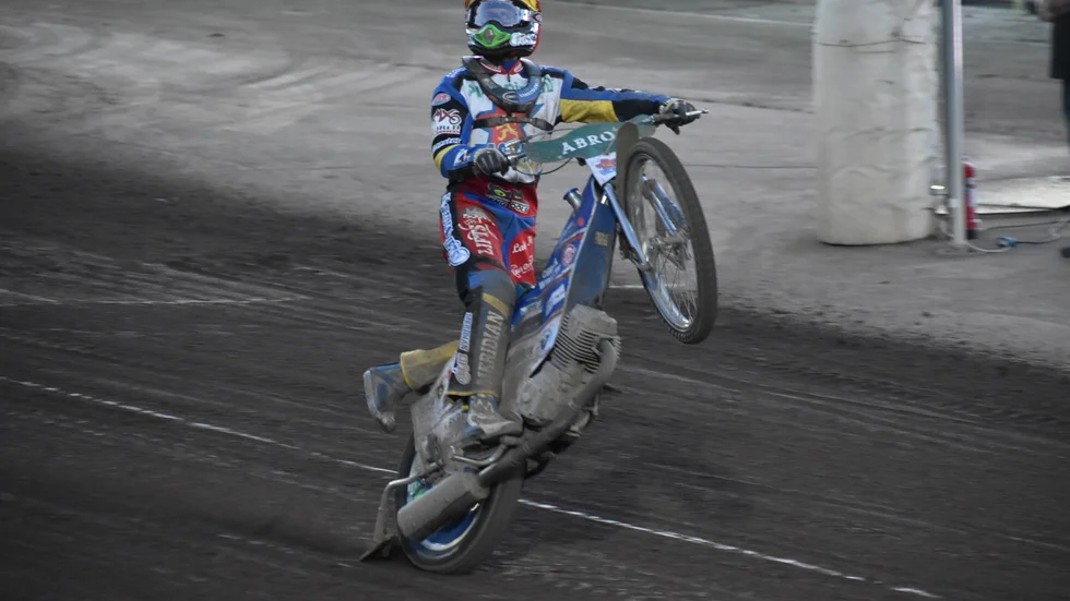 Hans Andersen firar segern mot Indianerna. 