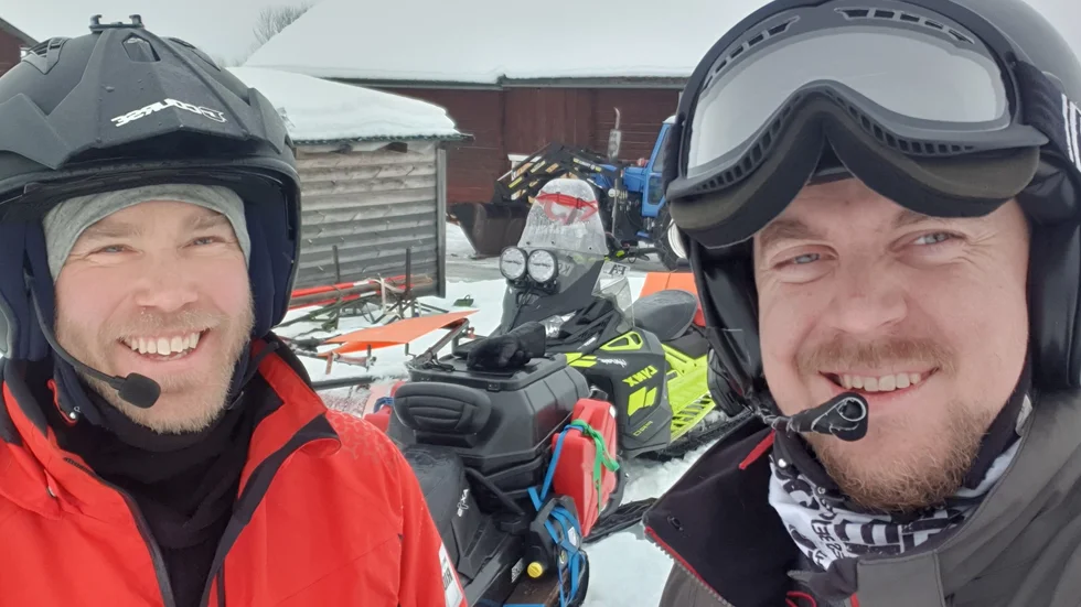 Andre Häreskog och Joakim Armgren är just nu ute på en långresa på skoter. Starten gick i Karlskoga och målet är Treriksröset. "Det här är en fantastisk erfarenhet", säger Joakim Armgren.