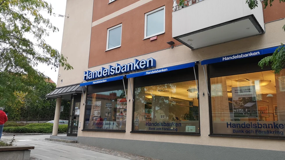 På mindre orterna kommer bankkontoren sannolikt att försvinna, och göra det i en hygglig takt. 