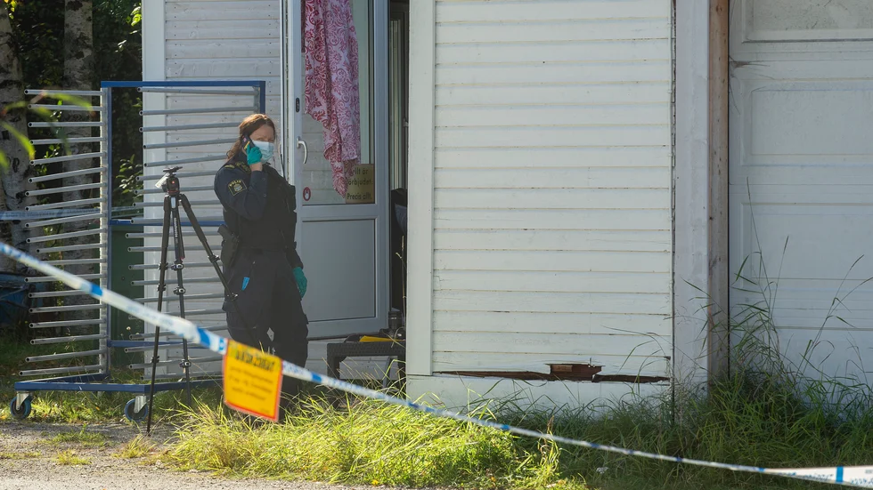 Polisen dokumenterade den misstänkta brottsplatsen.