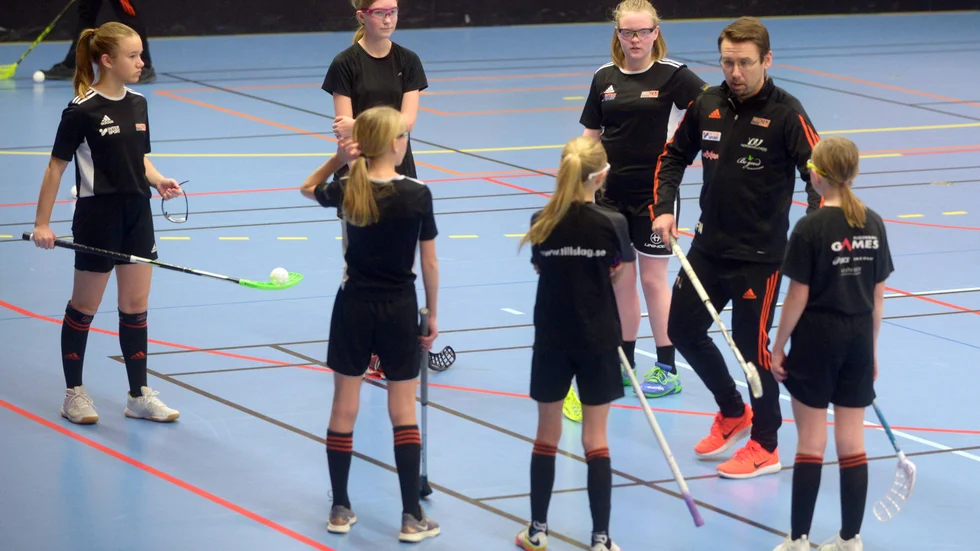 Onyx F07-08-lag drog igång sin träning i måndags, men enligt Svenska innebandyförbundet ska alla kunan träna inomhus nu.