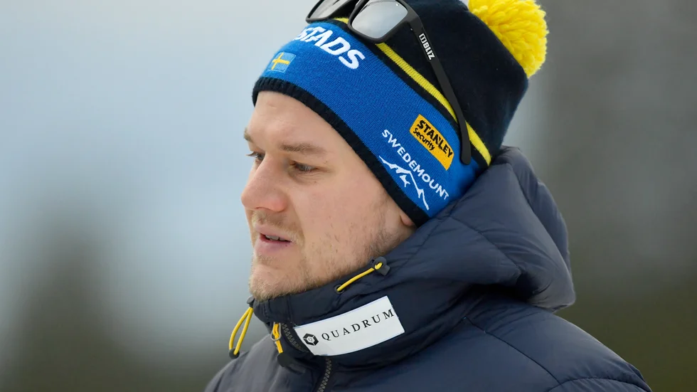 Skidskyttelandslagets tränaren Johannes Lukas missar VM i Slovenien. Arkivbild.