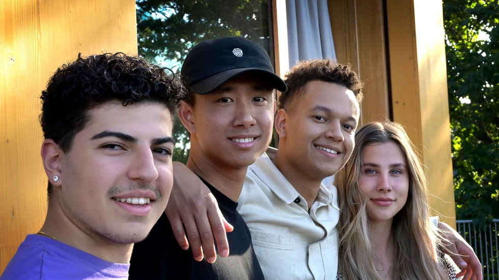Sam Kabodvand, Kevin Bang, Liam Kalevi och Frida Jernspets skapade innehåll till appen Tiktok tillsammans med The Mamas, som en del av skivbolaget Universals Tiktok-satsning.