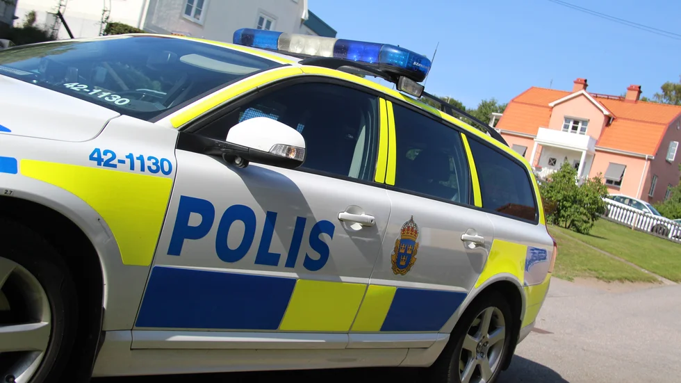Polisen söker nu tips från allmänheten efter två liknande skadegörelser i Kisa under den gångna helgen.