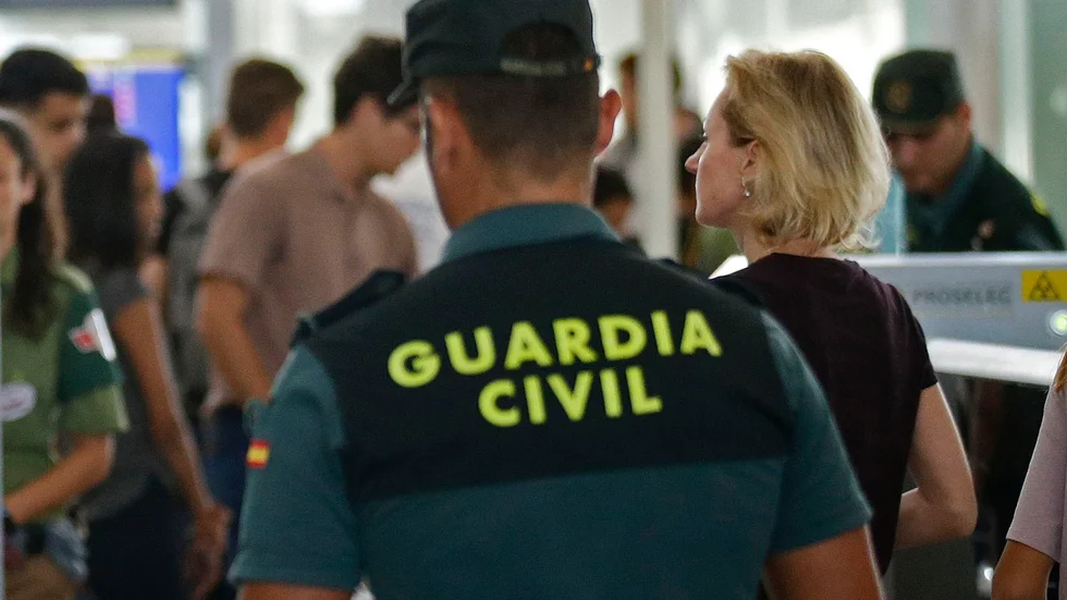 Det spanska gendarmeriet Guardia Civil har gripit tre utländska medborgare för bland annat vapen- och narkotikasmuggling. Arkivbild.